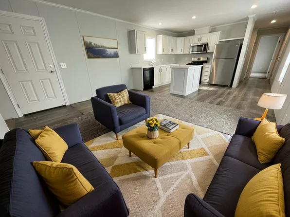 38035 Leverette, Clinton Township, MI 48038