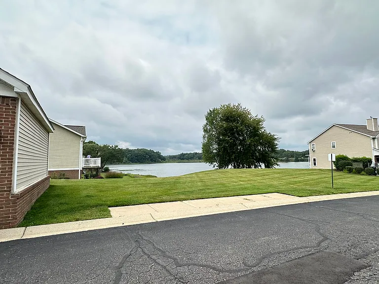 5555 Woodruff Shore Dr — Photo 54