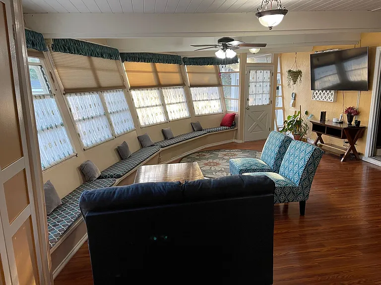 1085 Riviera Dr — Photo 29