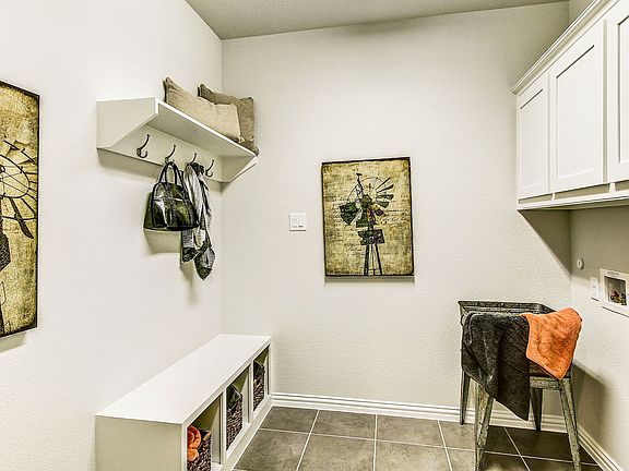 Hall to store coats and shoes
