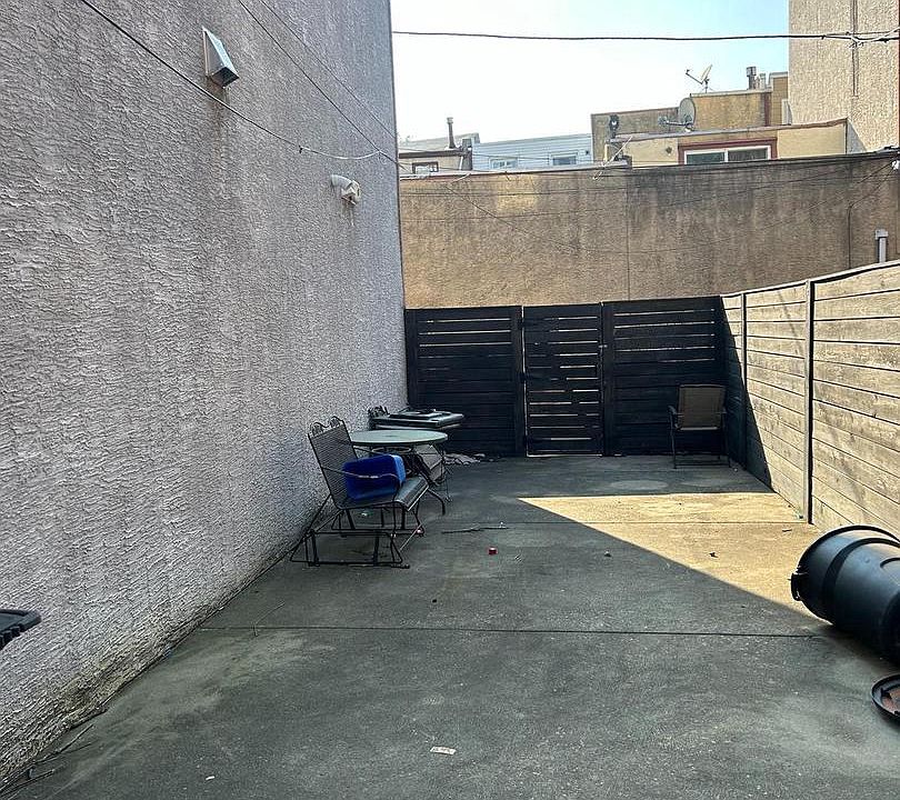 2nd image of 1016 S Randolph St