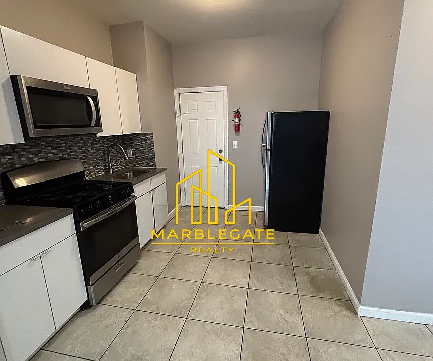 298 Halsted St #66