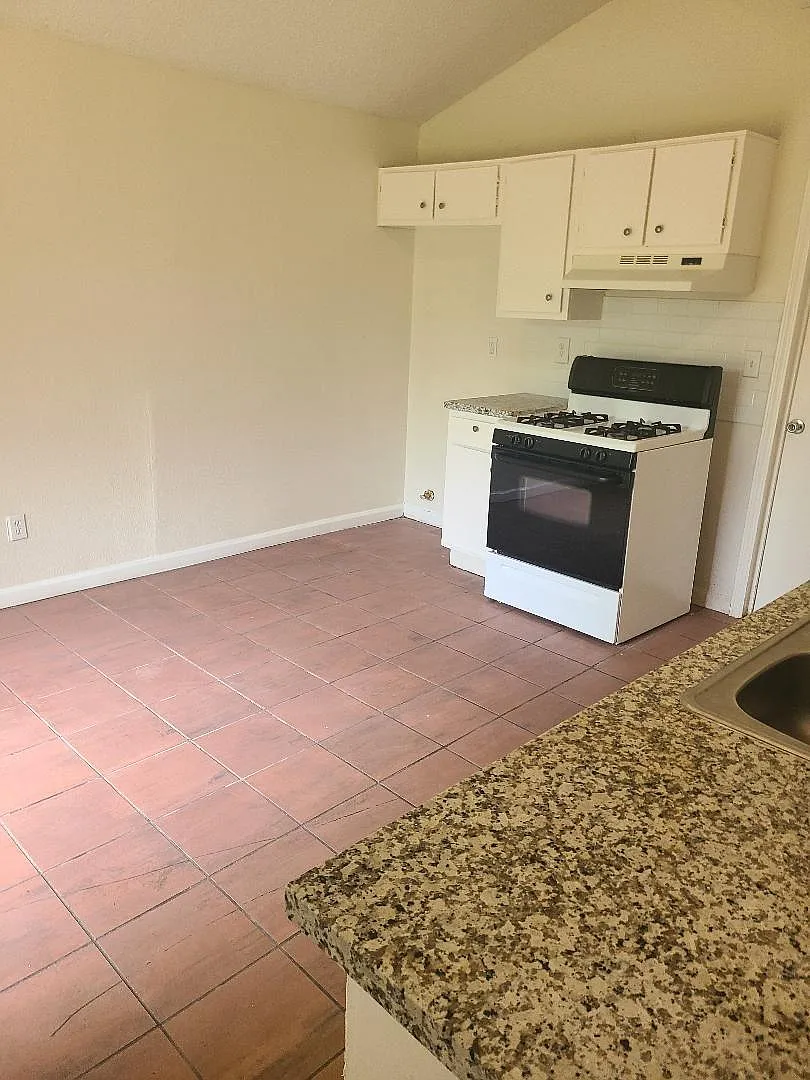 4 bed, 2.0 bath, $1,650 — Photo 3