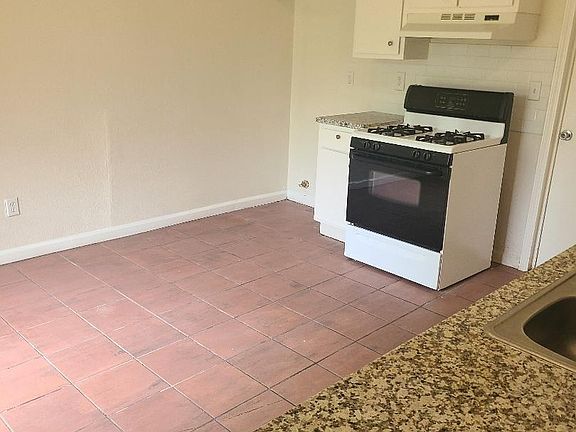3rd image of 12823 Glenhollow Dr