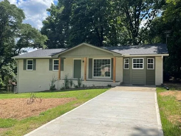 852 Pine Shadow Ln, Winder, GA 30680