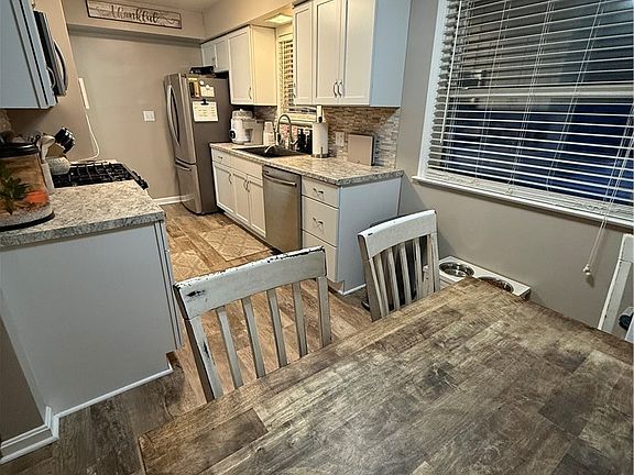 5th image of 28949 Beechwood Dr