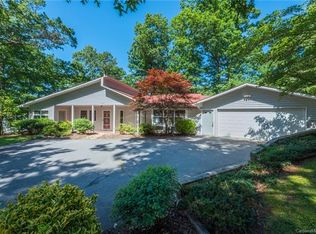 501 Rhododendron Ave, Black Mountain, NC 28711