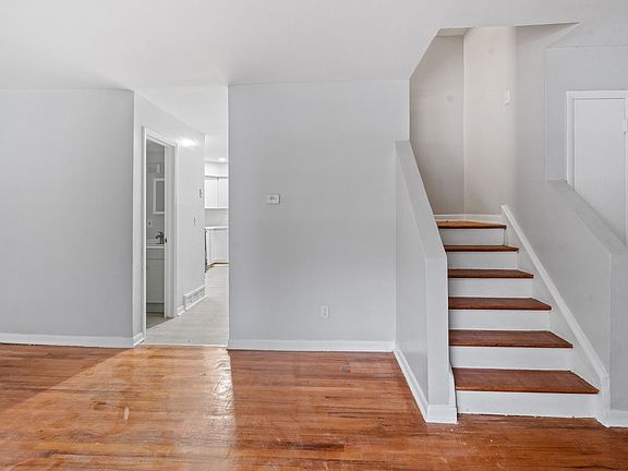 4th image of 247 Mount Hope Dr