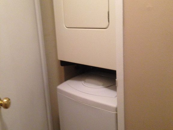 4th image of 2 Elmwood Park Dr APT 122