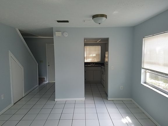 2nd image of 1210 E Seneca Ave APT A
