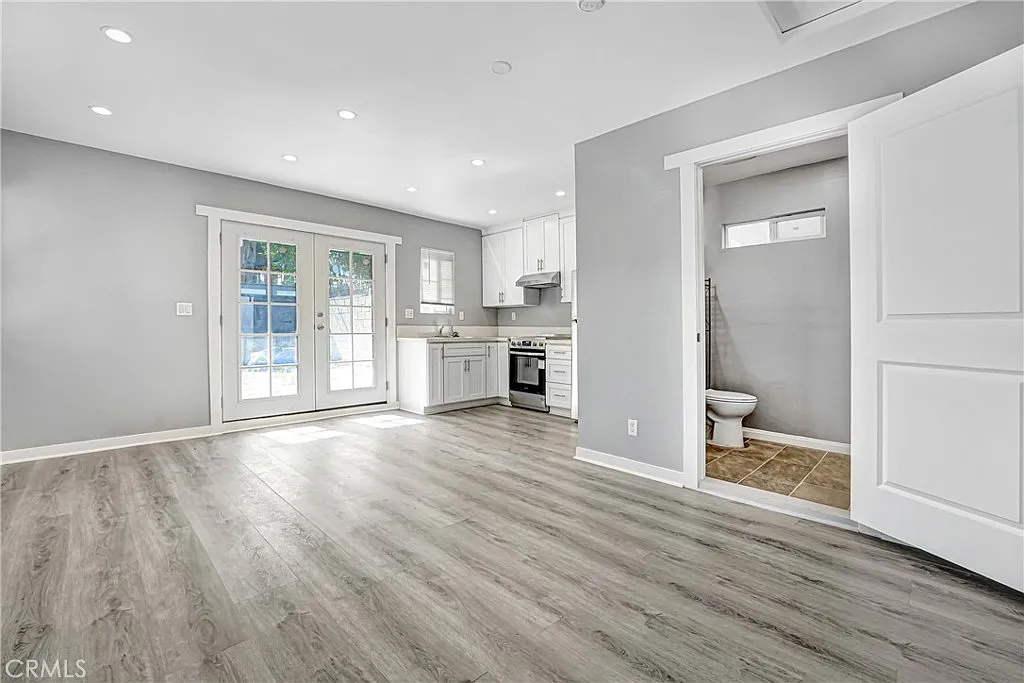 Studio, 300 sqft, $1,700 — Photo 3