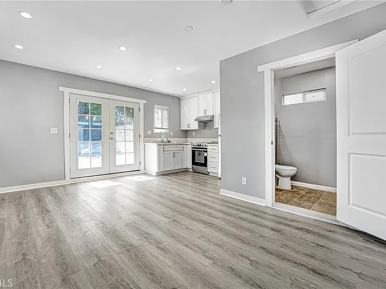 1823 3/4 S Van Ness Ave — Photo 3