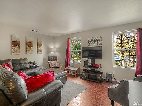 3rd image of 1218 Cora St SE