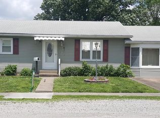9 E Ozburn St, Pinckneyville, IL 62274