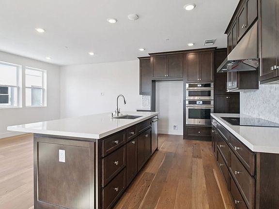 Serenity 308 Kitchen