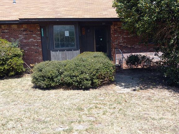 2nd image of 221 W North Boundary