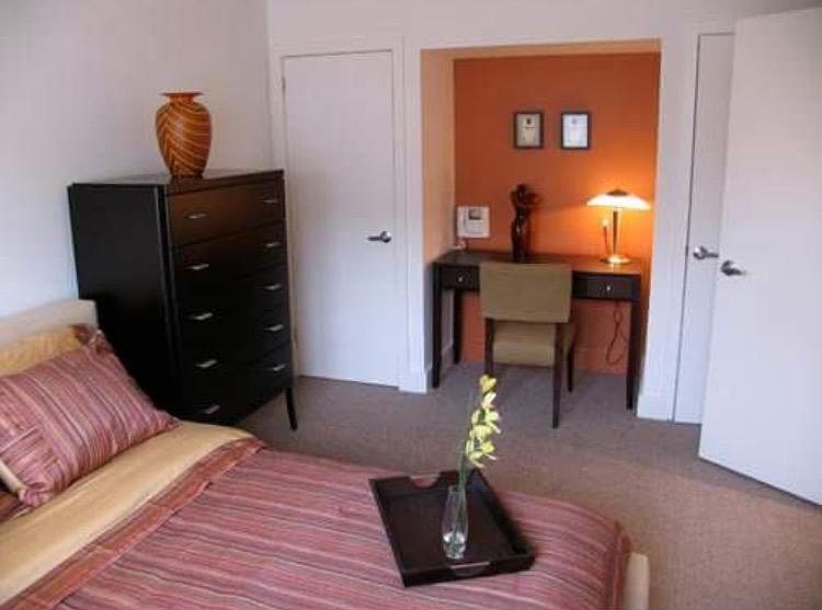 2nd image of 212 Oakwood St SE APT 212
