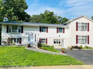 12 Burdge Dr, Howell, NJ 07731