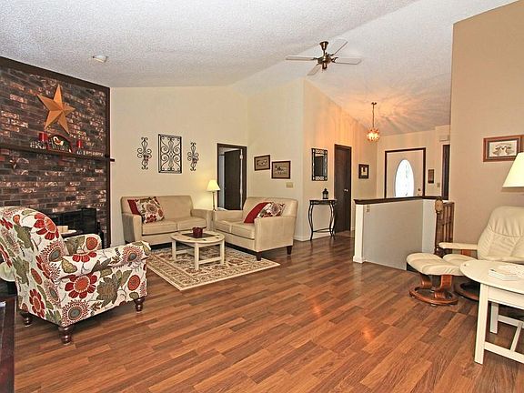 3rd image of 2 Woodridge St