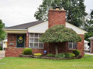 20884 Parkcrest Dr, Harper Woods, MI 48225