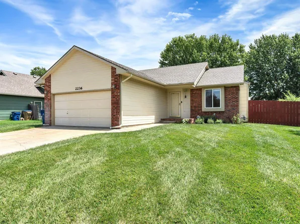 2236 N Duckcreek Ln, Derby, KS 67037