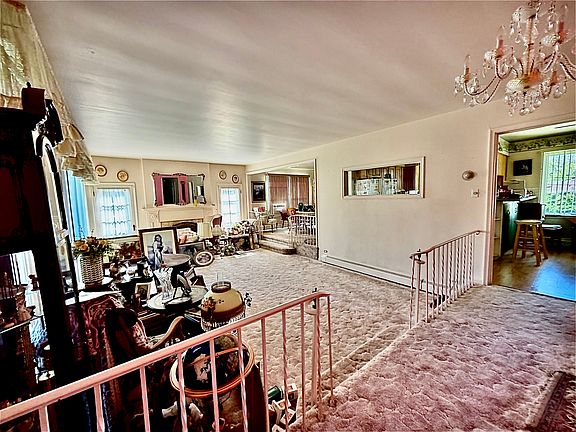 5th image of 550 E Gentile St