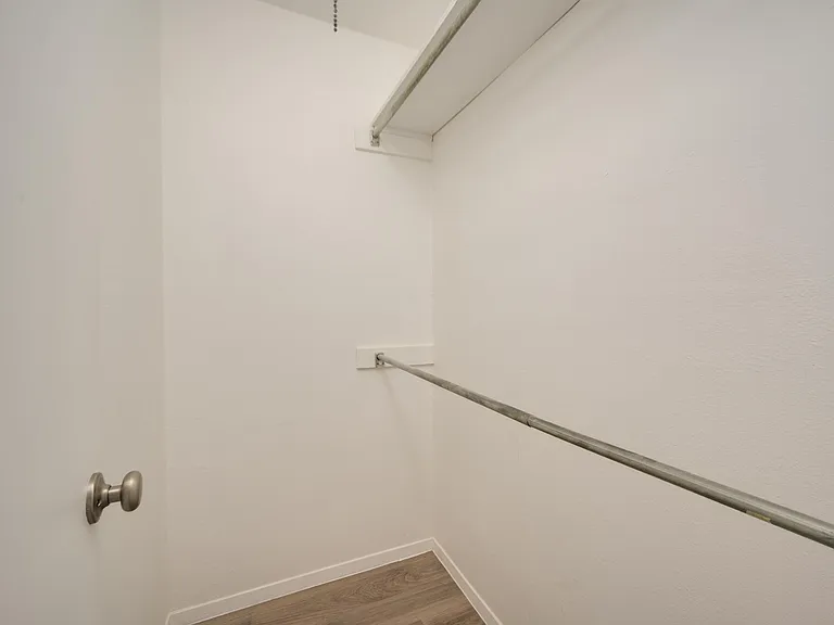 2104 Magazine St — Photo 17