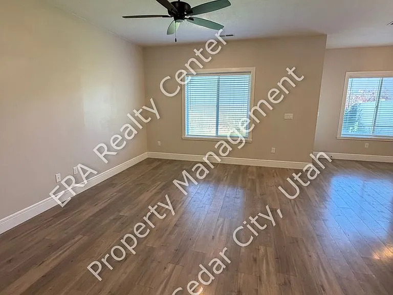 2854 W Meadow St — Photo 6