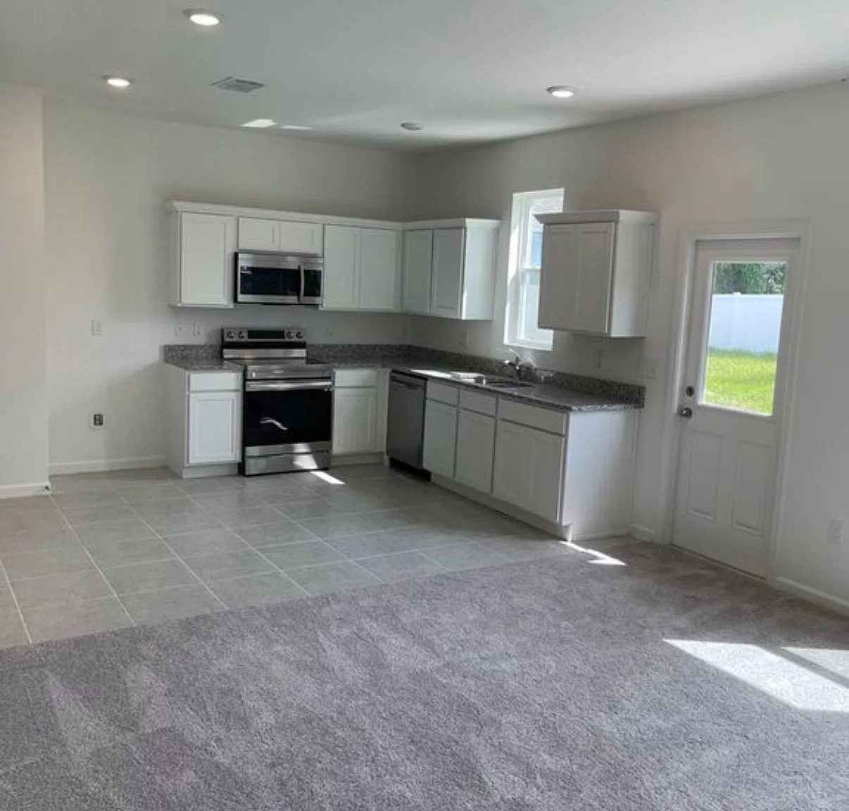 3 bed, 1605 sqft, $2,350 — Photo 3