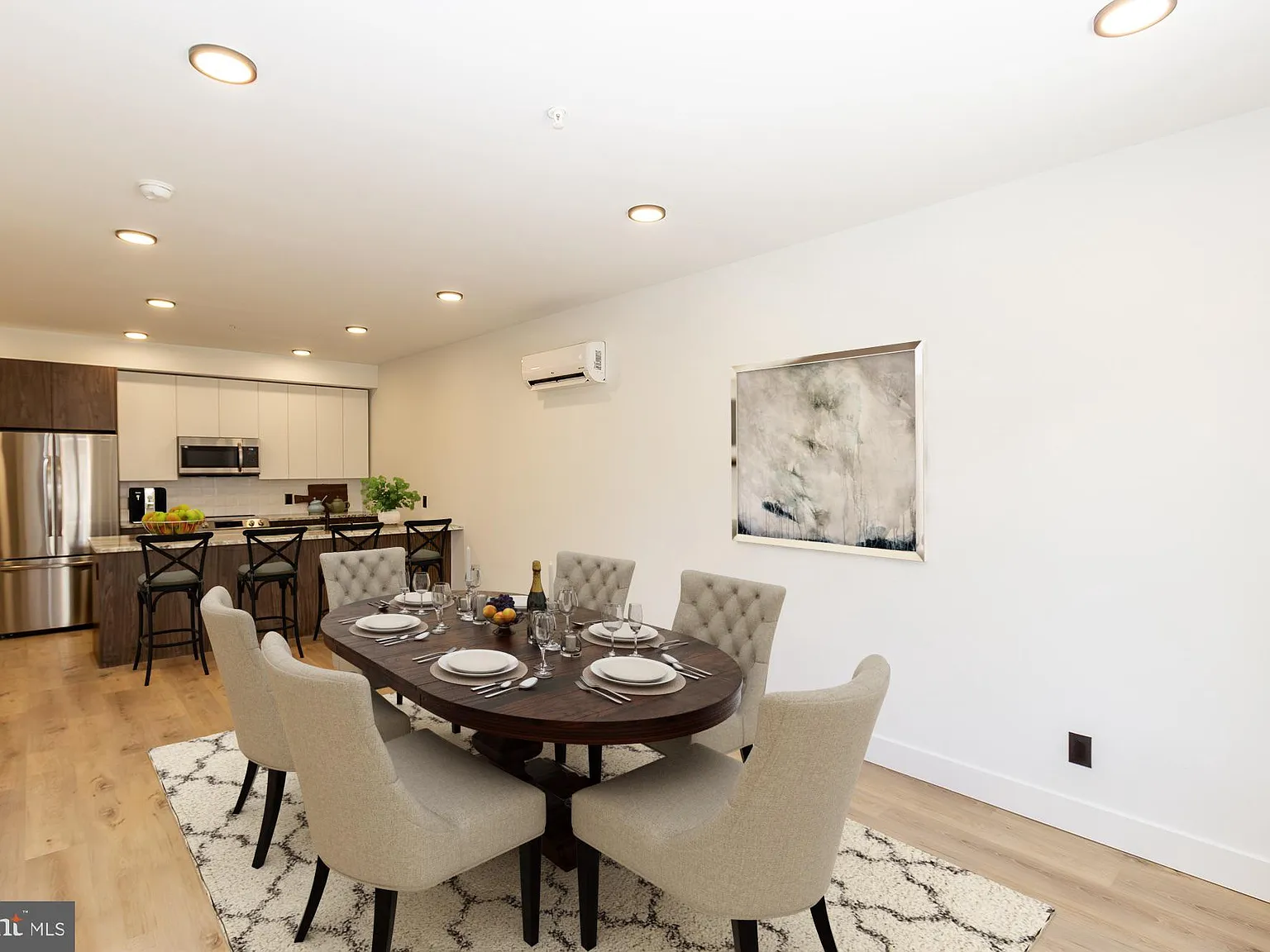 3 bed, 1878 sqft, $2,200 — Photo 2
