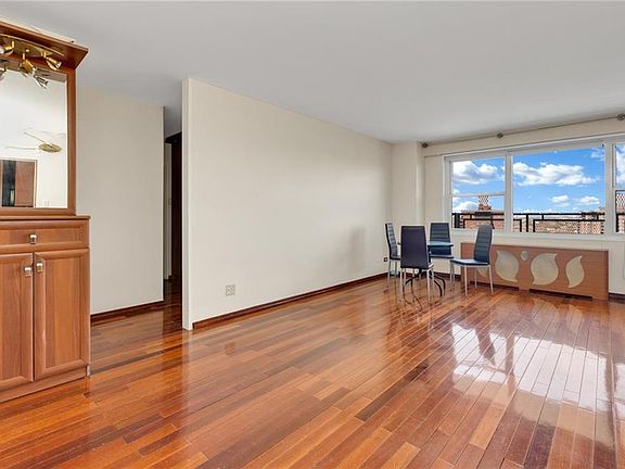 2nd image of 2932 W 5th St APT 23A