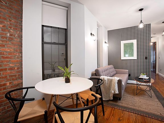 3rd image of 147 Jefferson St APT 3R