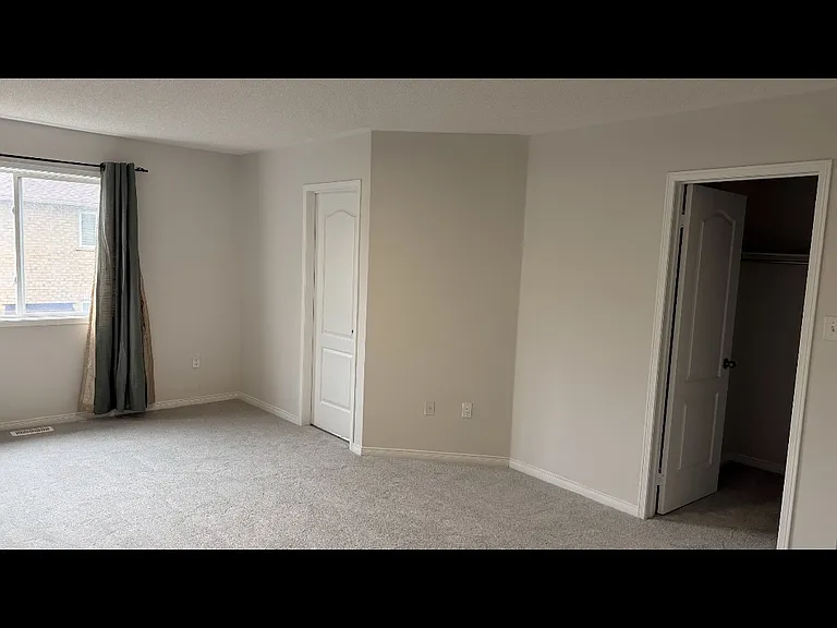 1211 Lamont Cres — Photo 4
