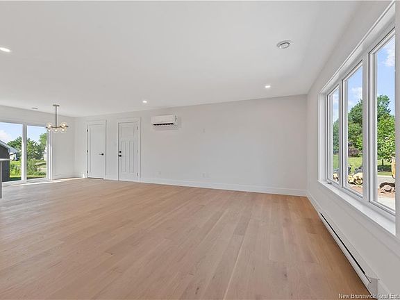 5th image of 60 Mollins Cres