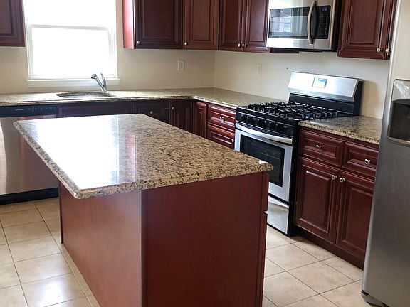 3rd image of 20 Edgeview Ln Floor 2