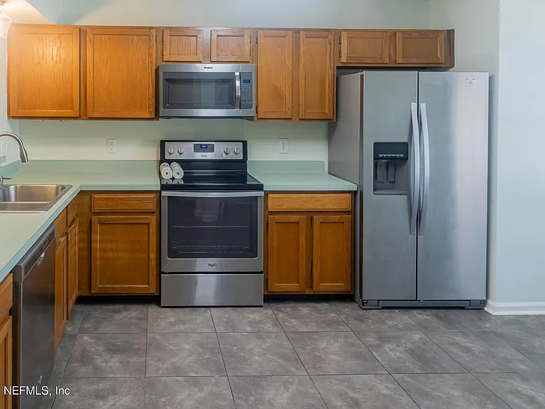 1714 Ashmore Green Dr — Photo 2