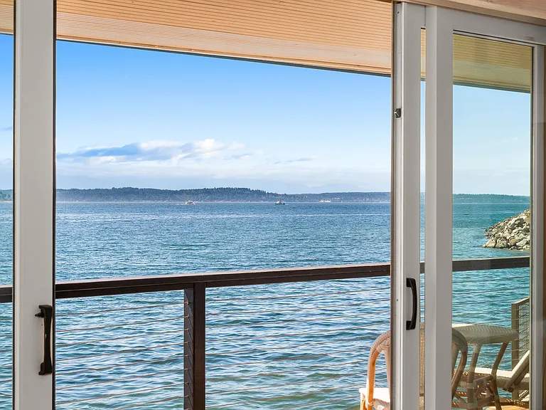 4701 Beach Dr SW — Photo 14