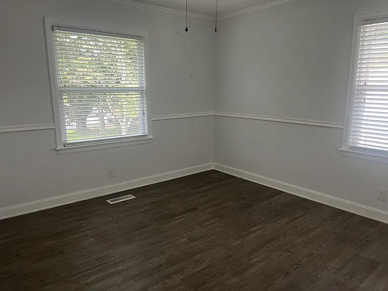 604 College Ave E — Photo 22