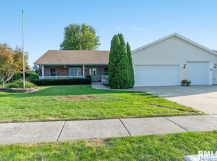 1306 Oakbrook Ave, Chatham, IL 62629