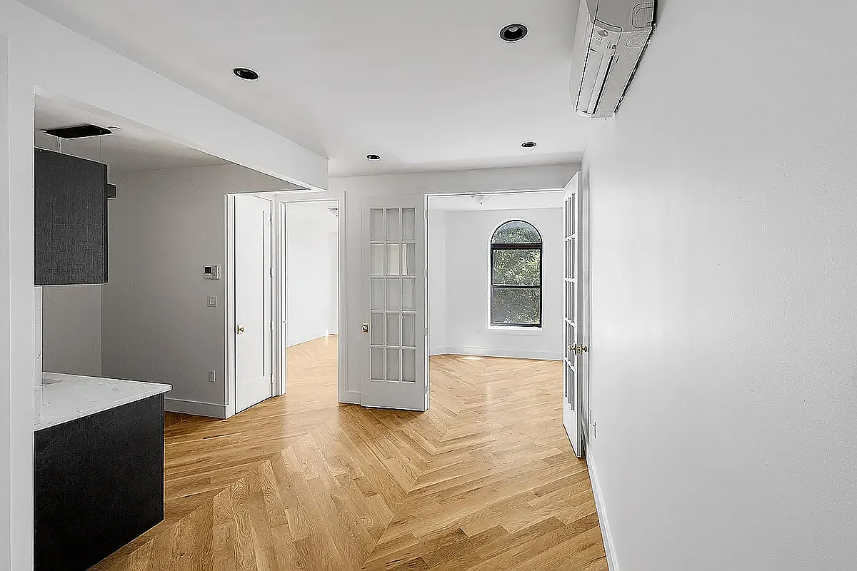160 Stuyvesant Avenue — Photo 1