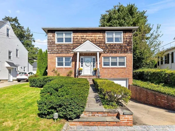 33 South Drive, Manhasset, NY 11030