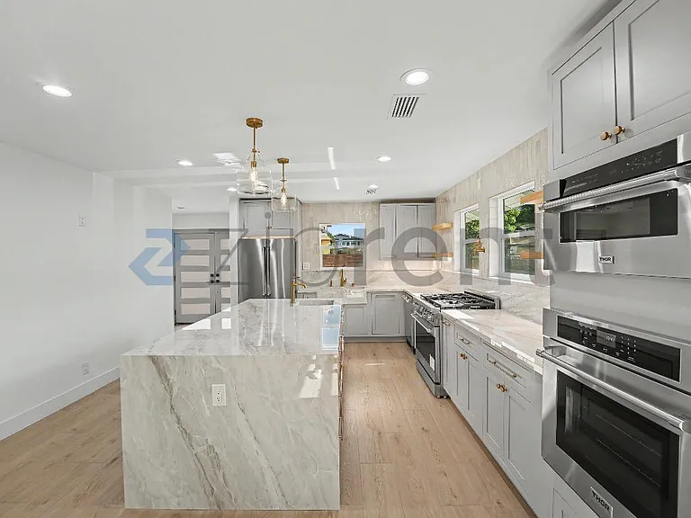 1676 W 24th St — Photo 15