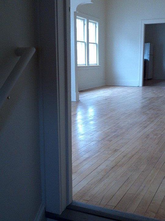 2nd image of 1024 Victoria Ave #1