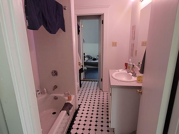 4th image of 5813 Bartlett St #5