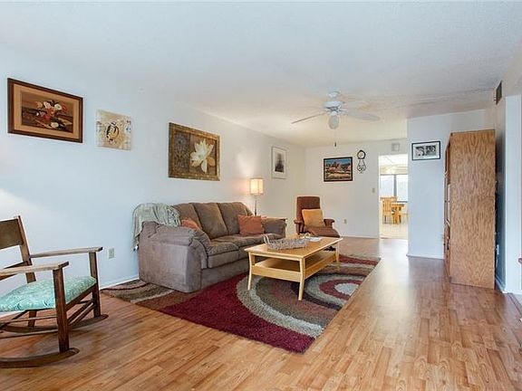 2nd image of 5080 Locust St NE APT 324