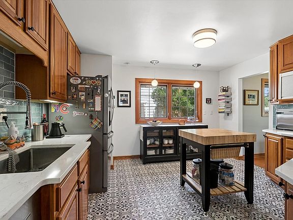 2nd image of 411 Drake St