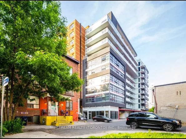10 Willison Sq #708, Toronto, ON M5T 0A8