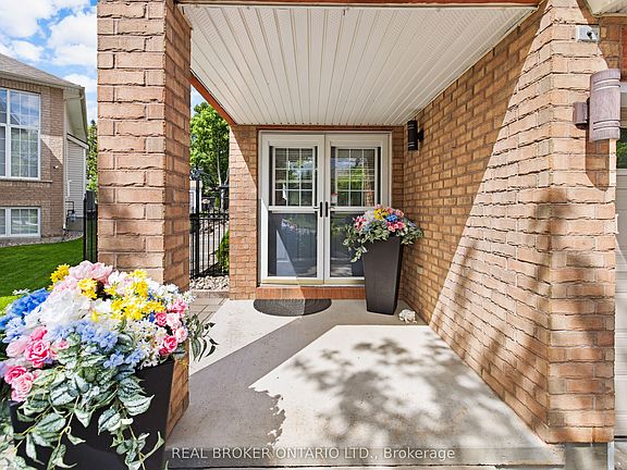 3rd image of 124 Macassa Cir