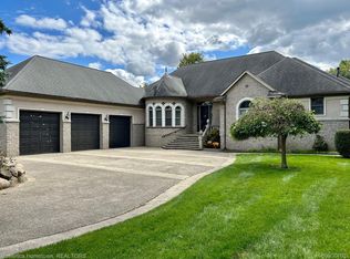 4795 Walnut Lake Rd, West Bloomfield, MI 48323