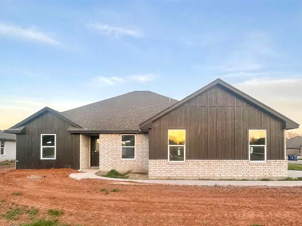 201 NW Sandstone Ave, Cache, OK 73527